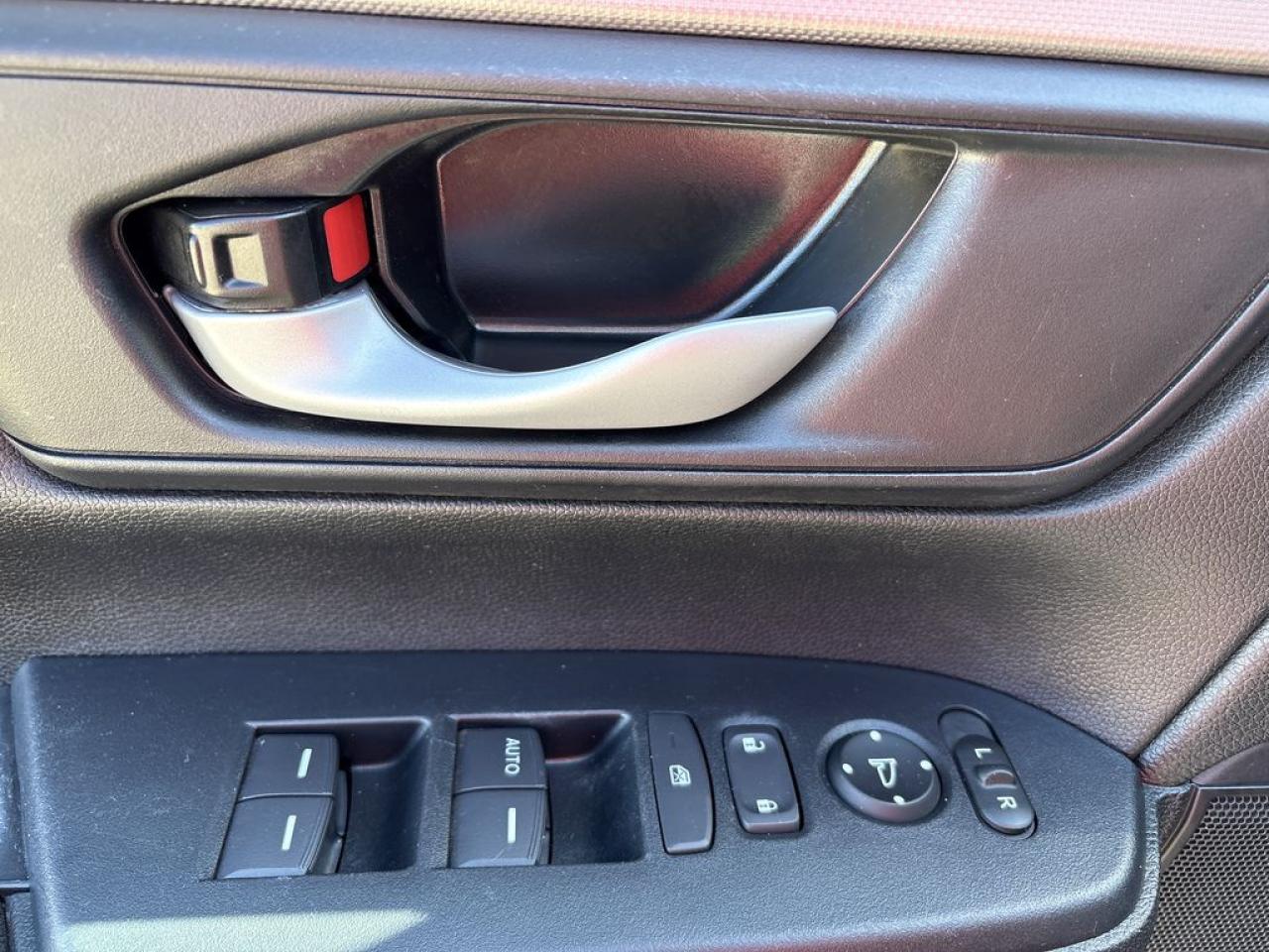 2022 Honda CR-V LX Photo4