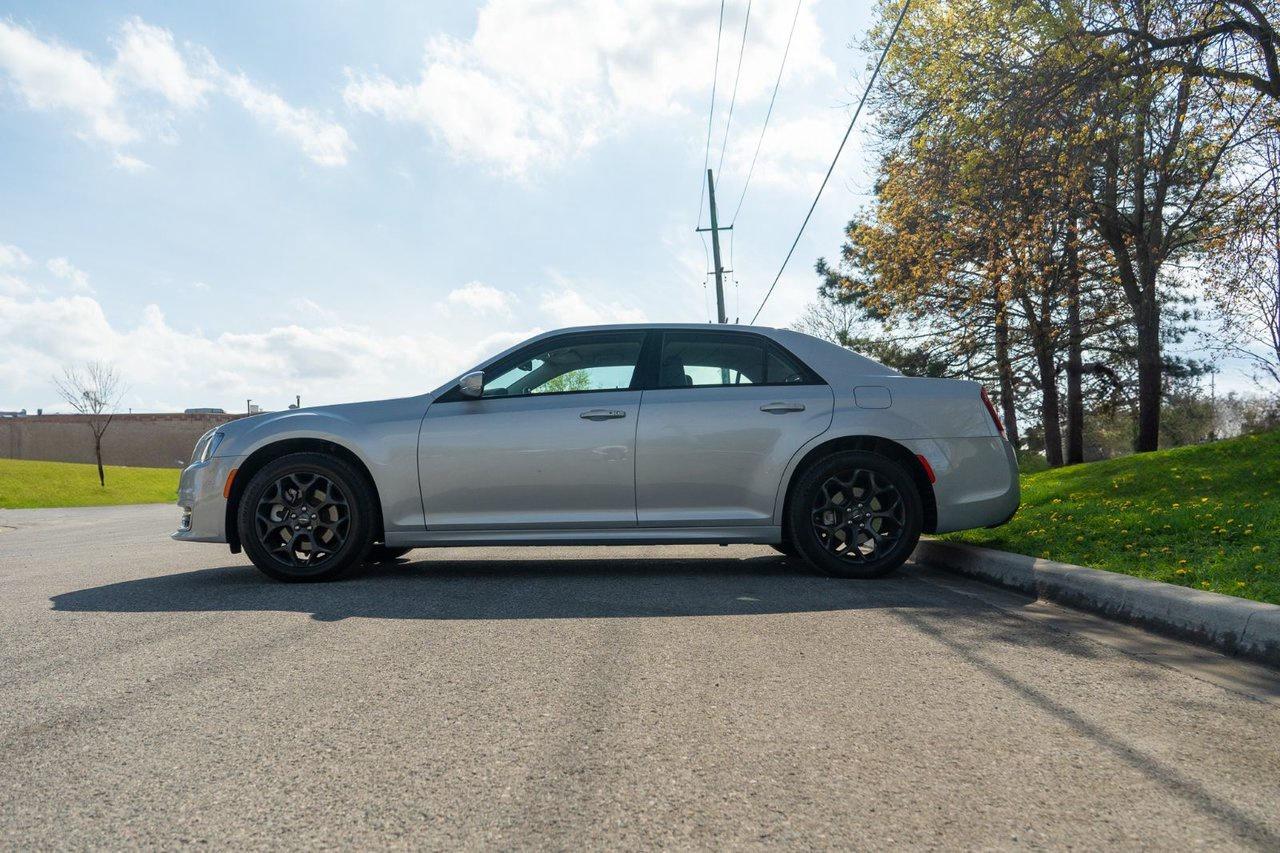 2022 Chrysler 300 300 Touring L AWD Photo4