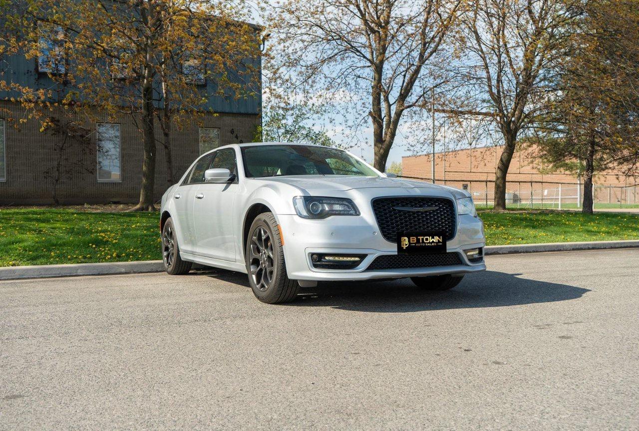 2022 Chrysler 300 300 Touring L AWD Photo2