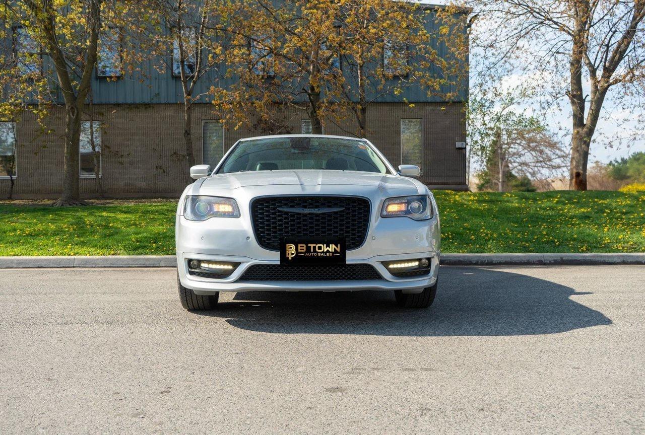 2022 Chrysler 300 300 TOURING L Photo