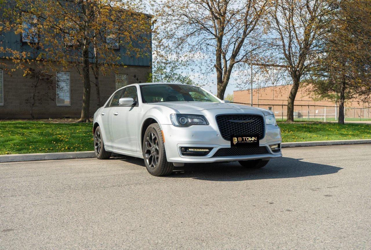 2022 Chrysler 300 300 TOURING L Photo