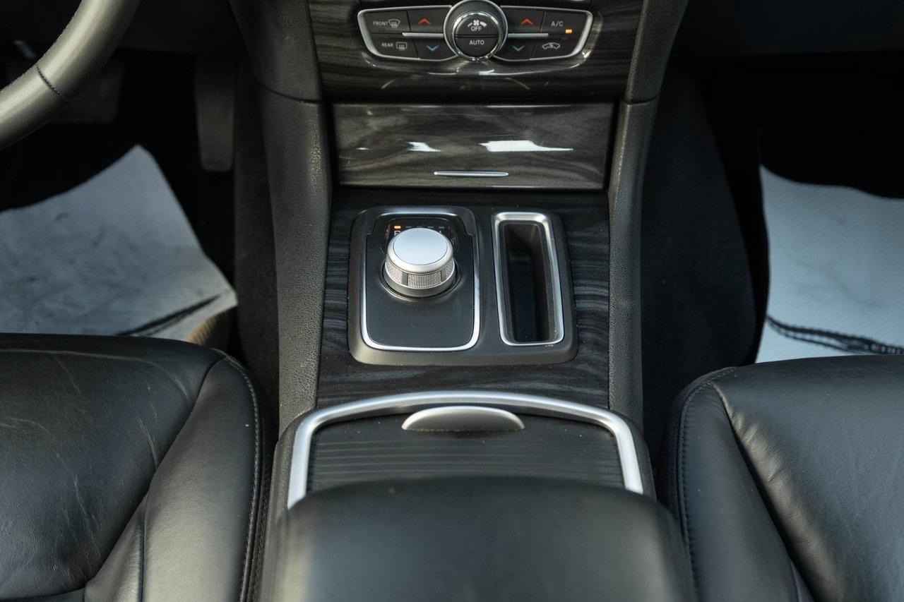 2022 Chrysler 300 300 TOURING L Photo