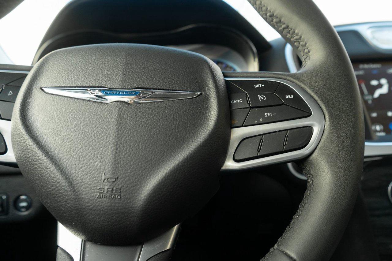 2022 Chrysler 300 300 TOURING L Photo