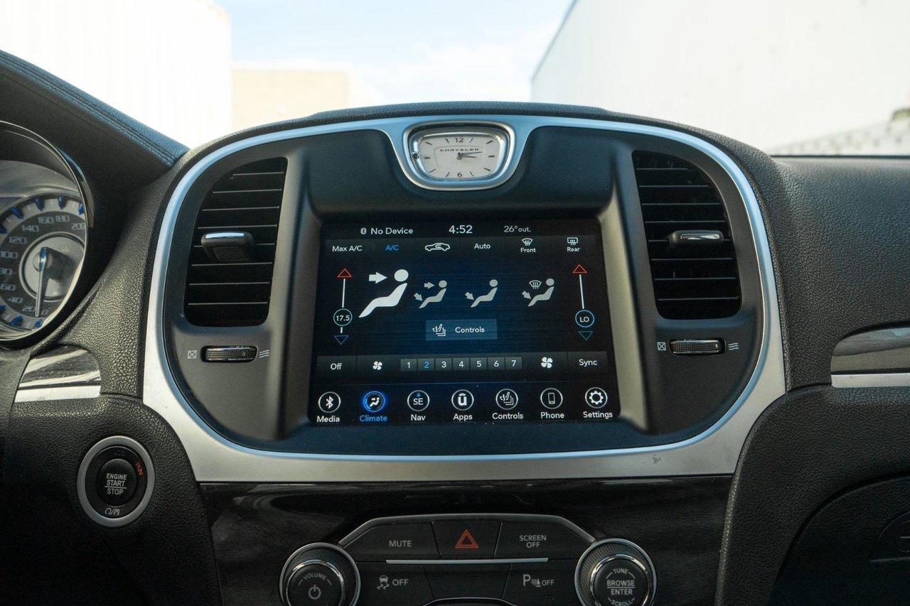 2022 Chrysler 300 300 TOURING L Photo