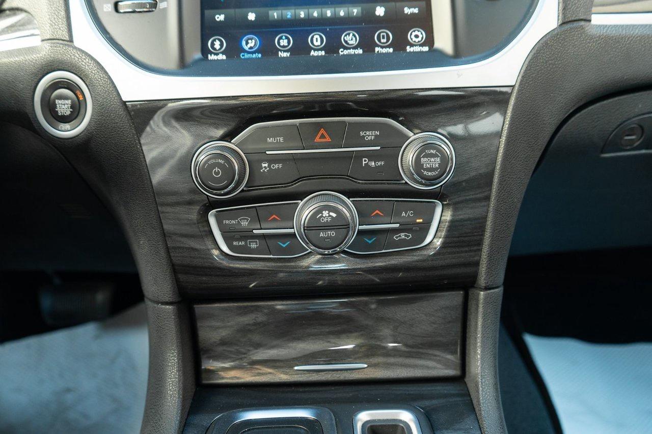 2022 Chrysler 300 300 TOURING L Photo