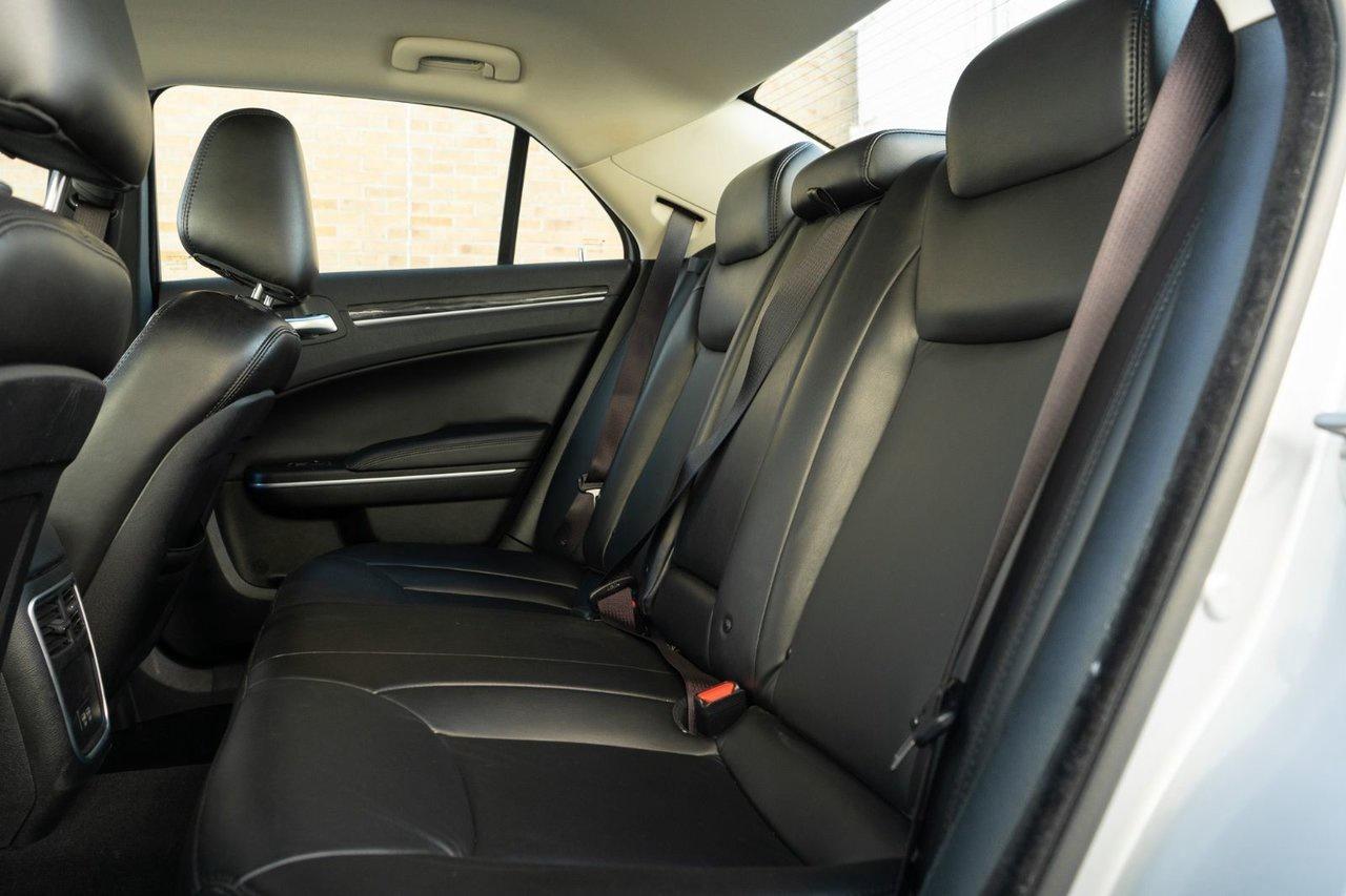 2022 Chrysler 300 300 TOURING L Photo