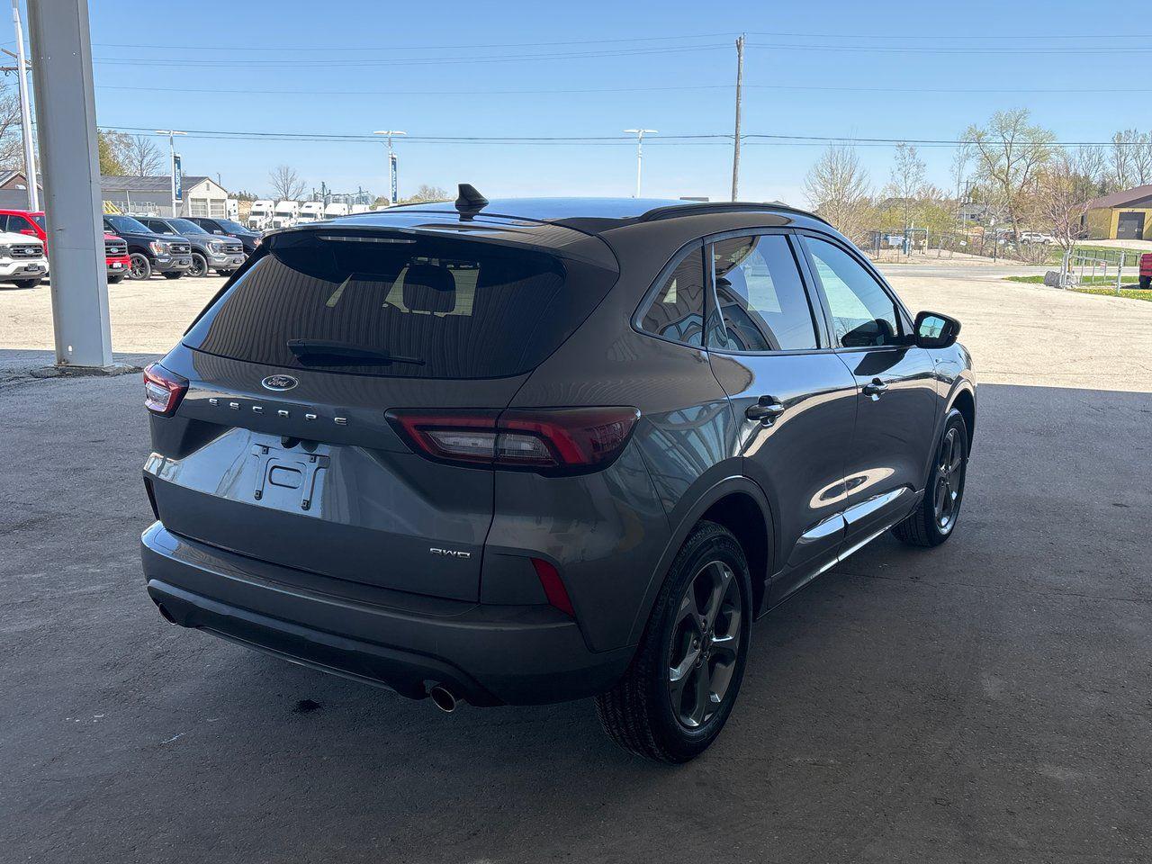 2023 Ford Escape ST-Line - Photo #3