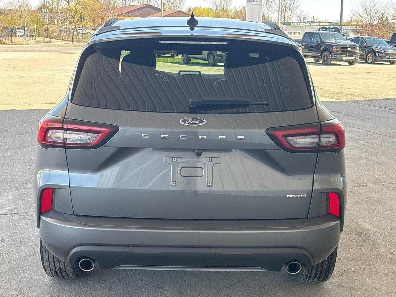 2023 Ford Escape ST-Line - Photo #4