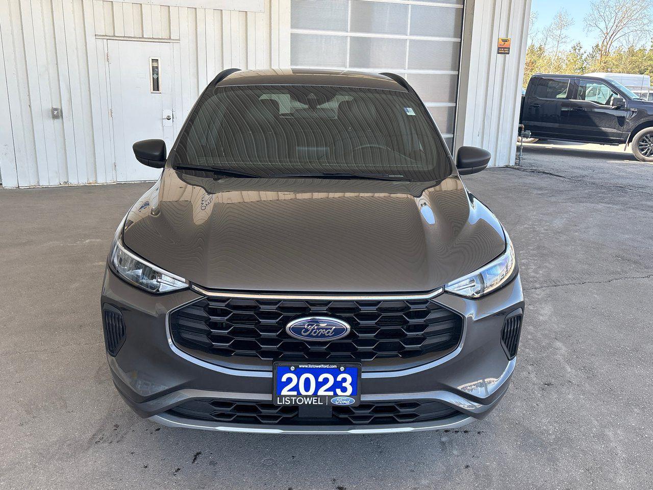 2023 Ford Escape ST-Line - Photo #2