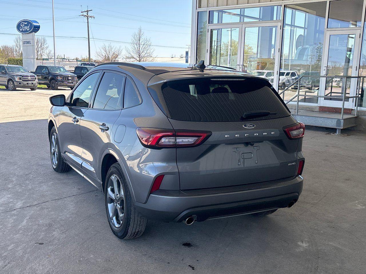 2023 Ford Escape ST-Line - Photo #5