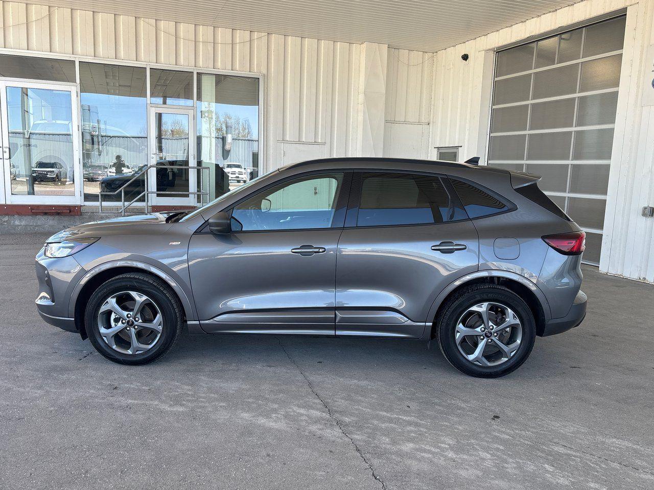 2023 Ford Escape ST-Line - Photo #6