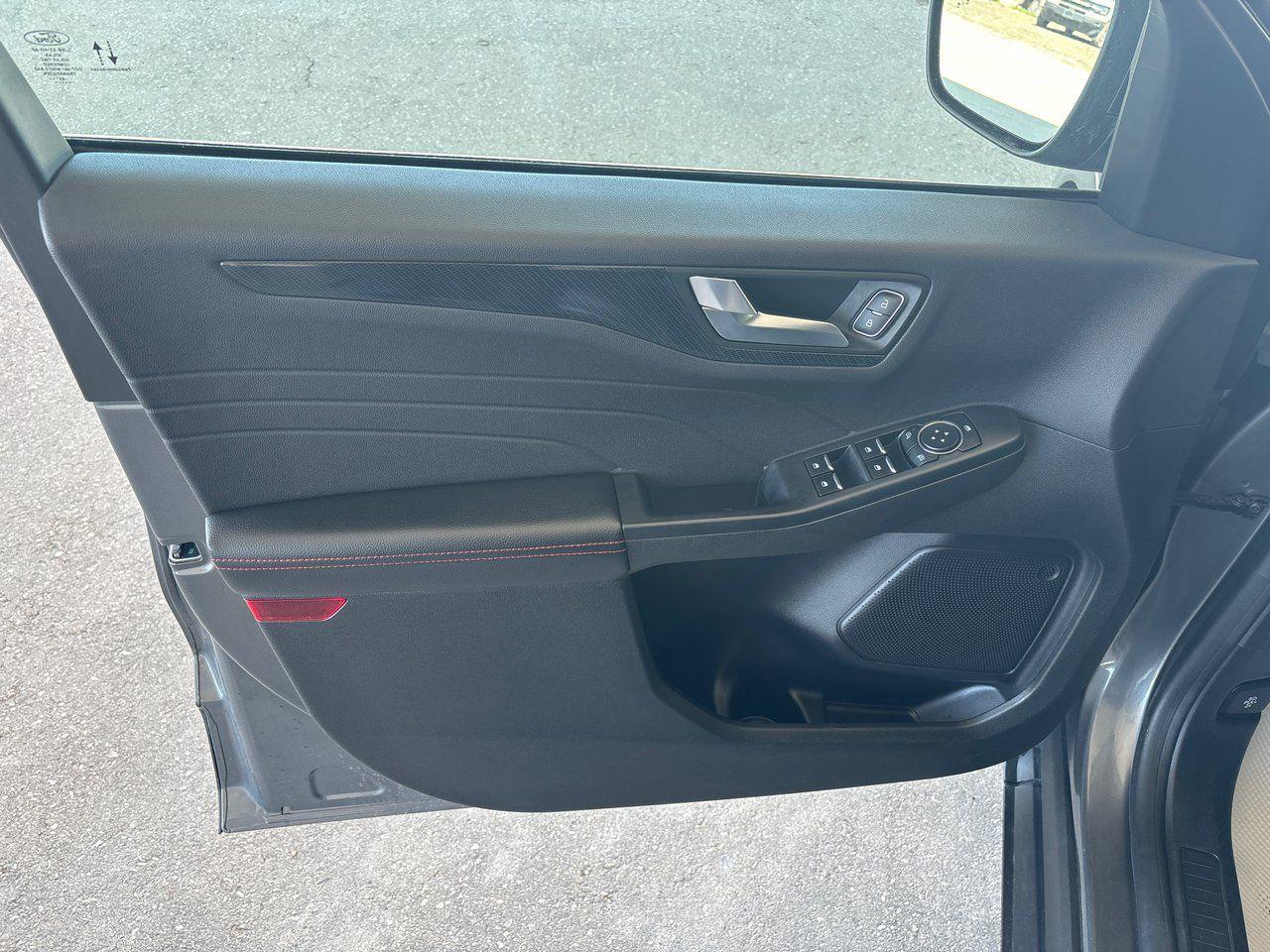 2023 Ford Escape ST-Line - Photo #21