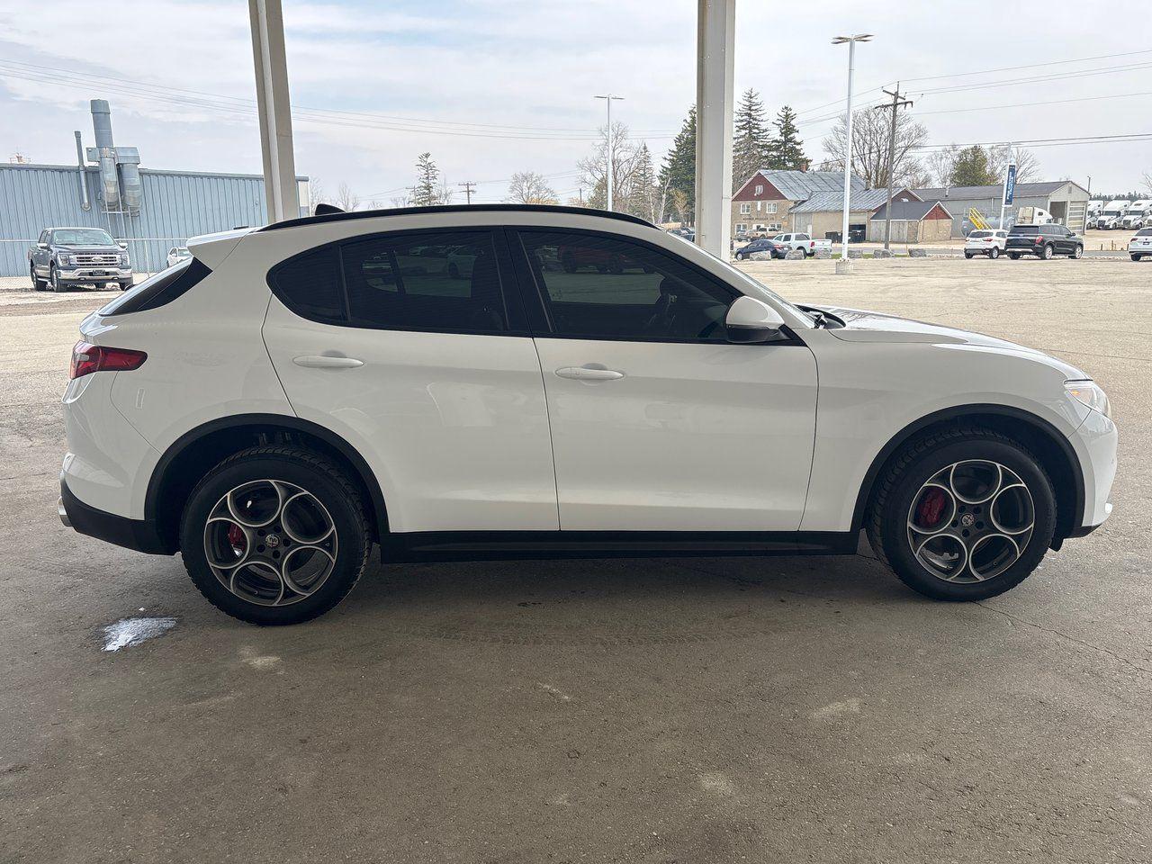 2018 Alfa Romeo Stelvio Sport - Photo #4