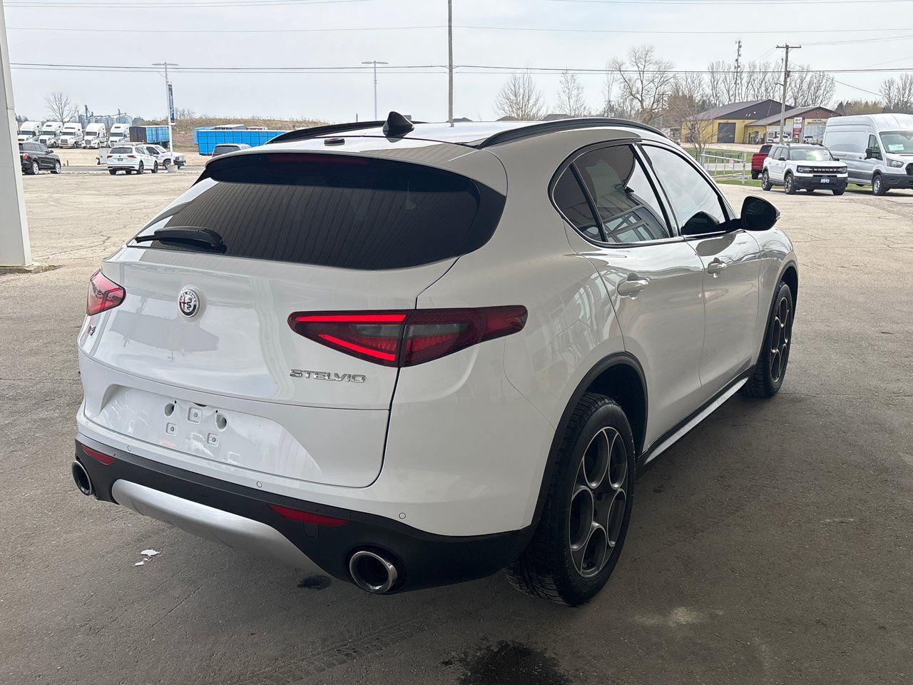 2018 Alfa Romeo Stelvio Sport - Photo #5