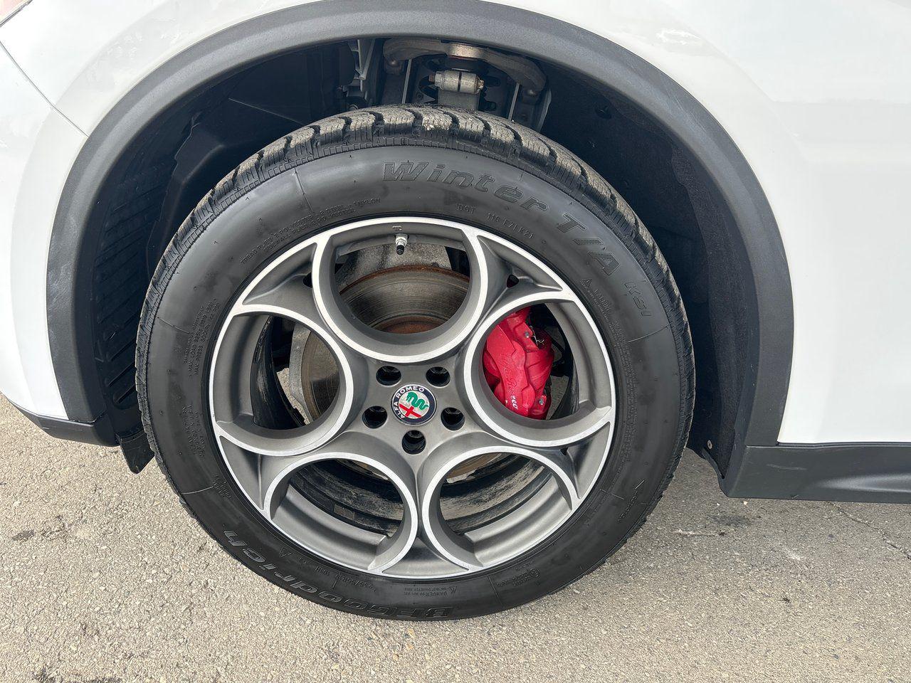 2018 Alfa Romeo Stelvio Sport - Photo #9