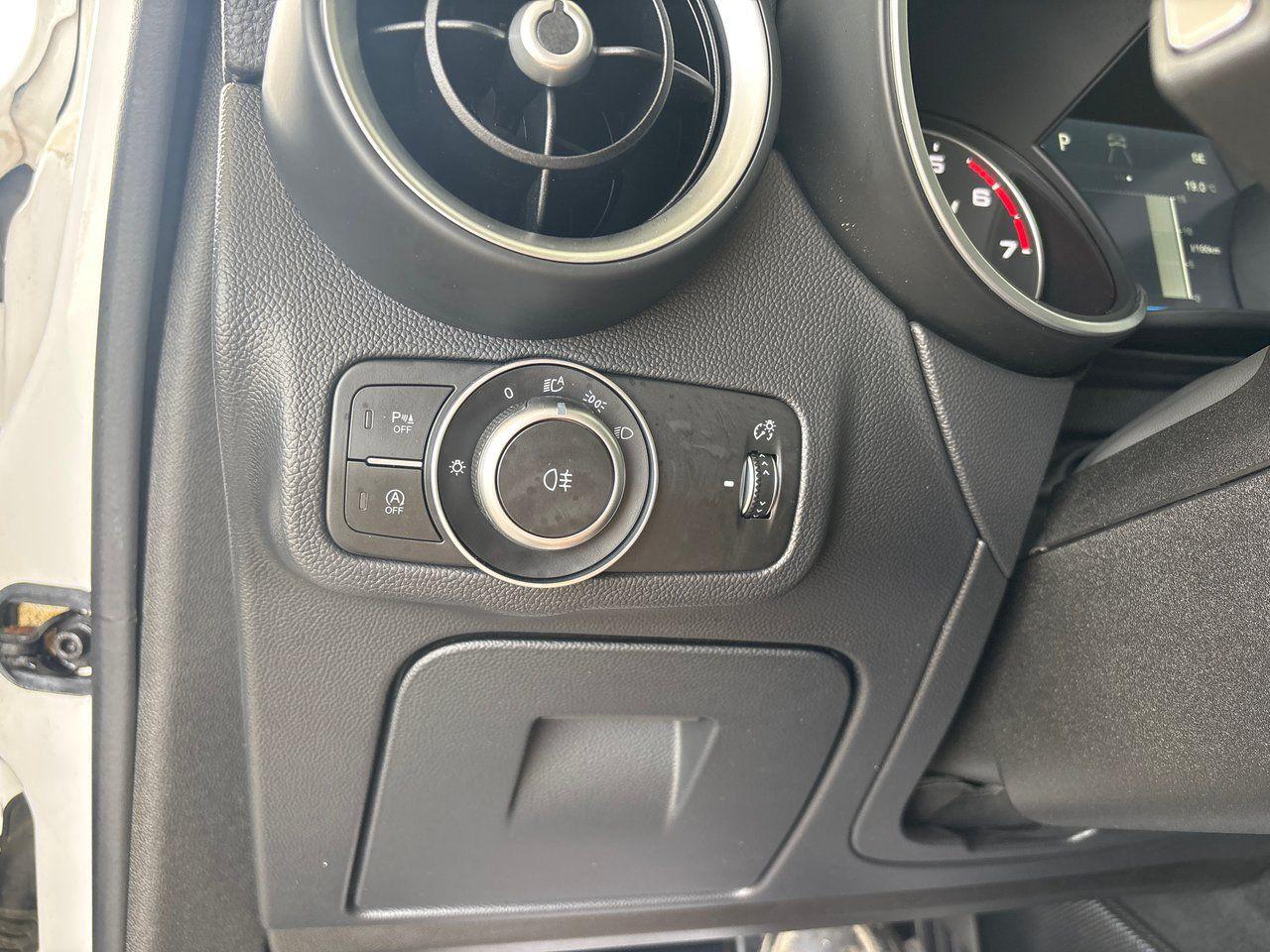 2018 Alfa Romeo Stelvio Sport - Photo #23
