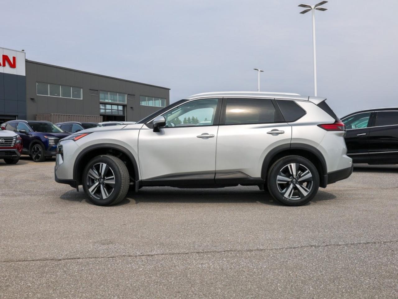 2025 Nissan Rogue SV Moonroof  - Moonroof -  Power Liftgate Photo4