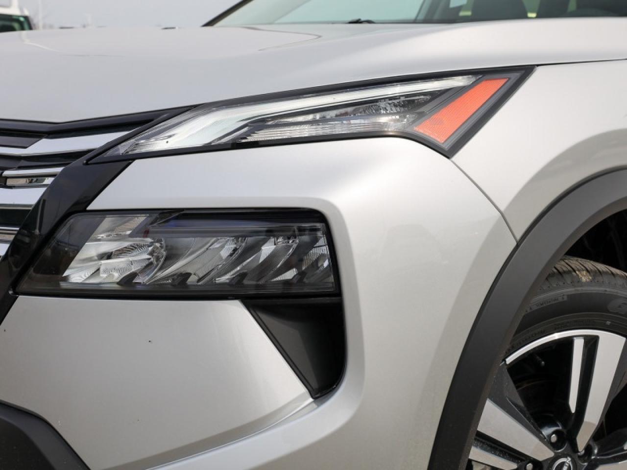 2025 Nissan Rogue SV Moonroof  - Moonroof -  Power Liftgate Photo