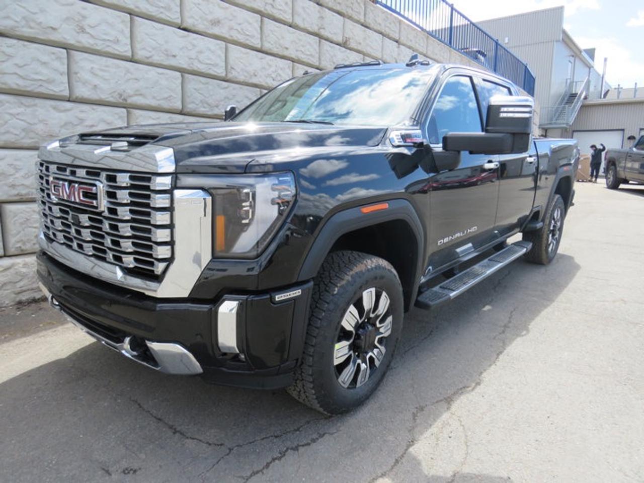 4WD Crew Cab 159 Denali, 10-Speed Automatic, Turbocharged Diesel V8 6.6L/