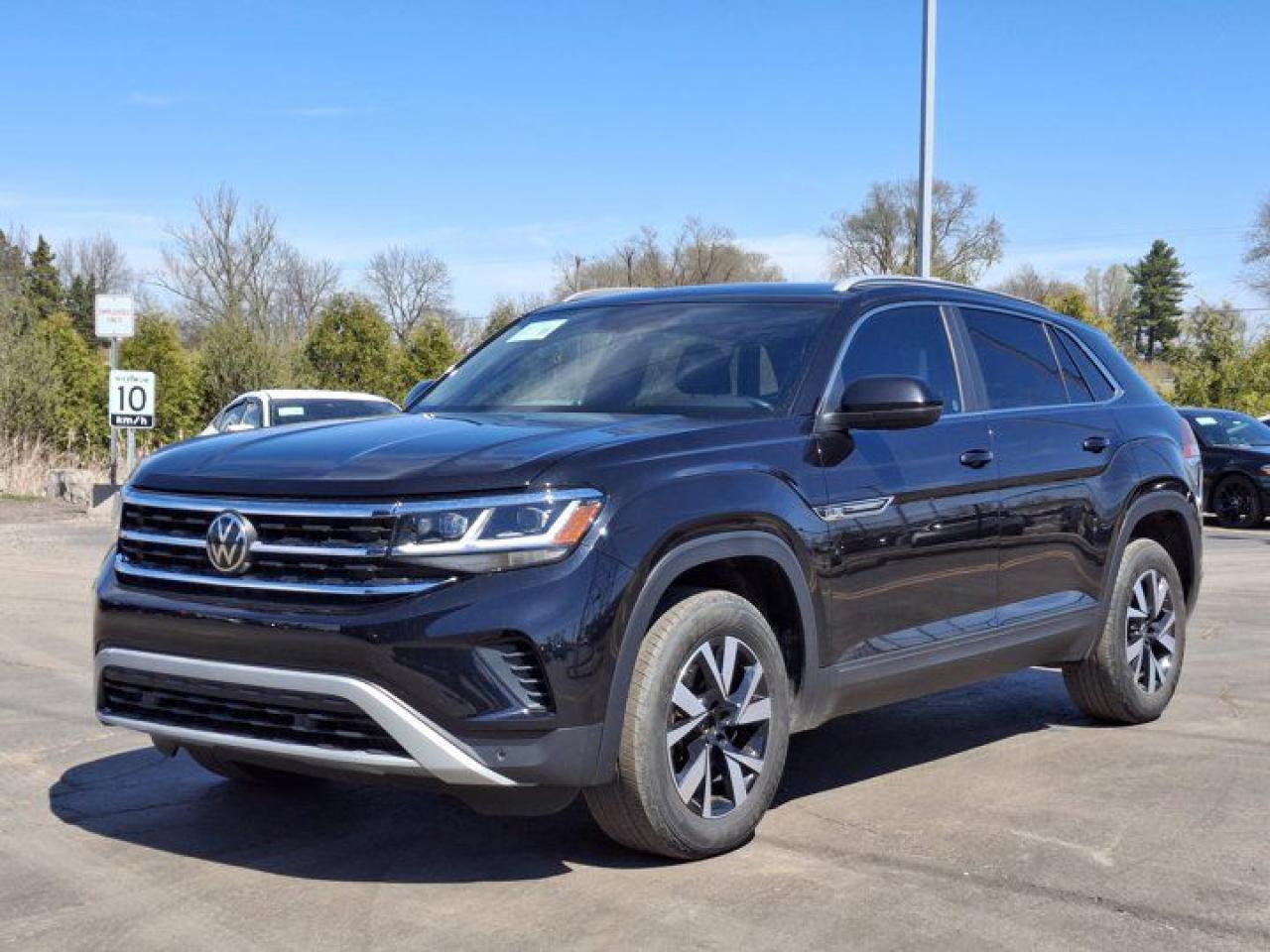 Used 2020 Volkswagen Atlas Cross Sport Comfortline 4Motion | Pano Roof | Leather | Heated Seats + Steering | Adaptive Cruise | and More ! for sale in Guelph, ON