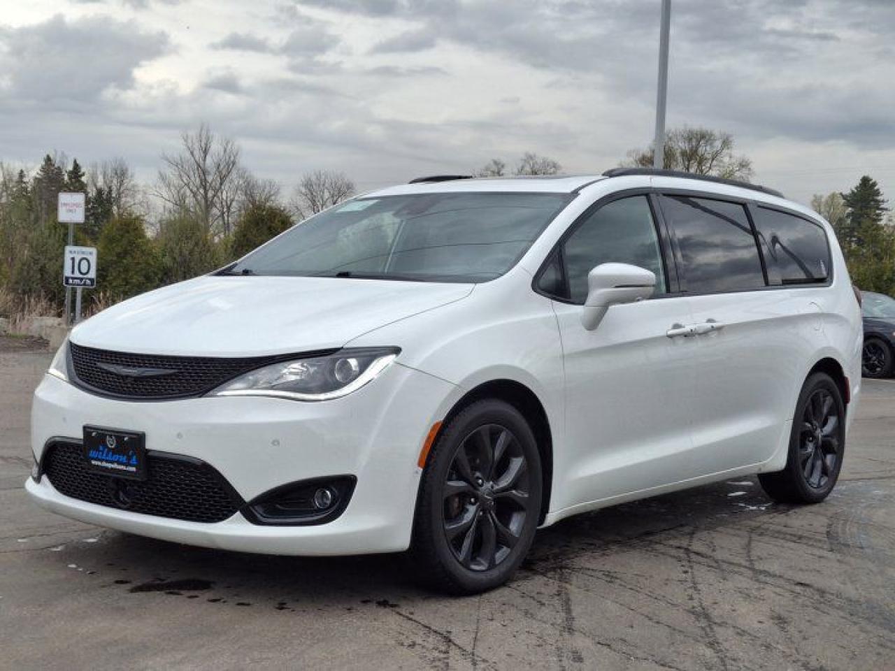 Used 2019 Chrysler Pacifica Limited | Leather | Dual DVD Screens | Panoramic Sunroof | Nav | 360 Camera | Adaptive Cruise & More for sale in Guelph, ON