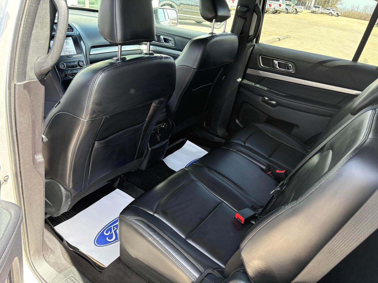 2019 Ford Explorer XLT Photo4