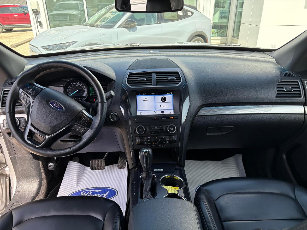 2019 Ford Explorer XLT Photo5