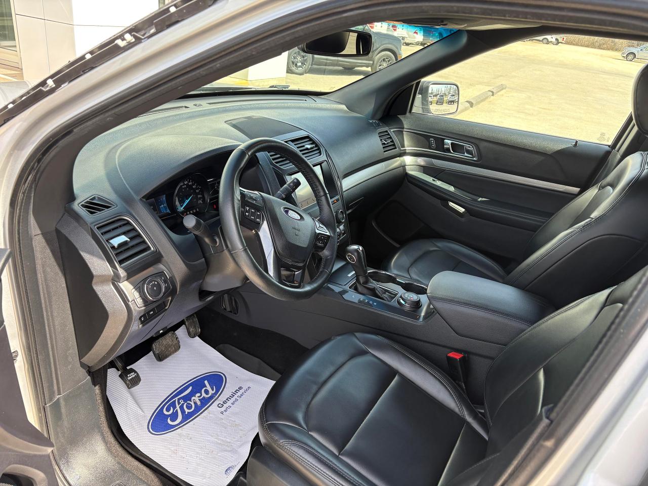 2019 Ford Explorer XLT Photo3