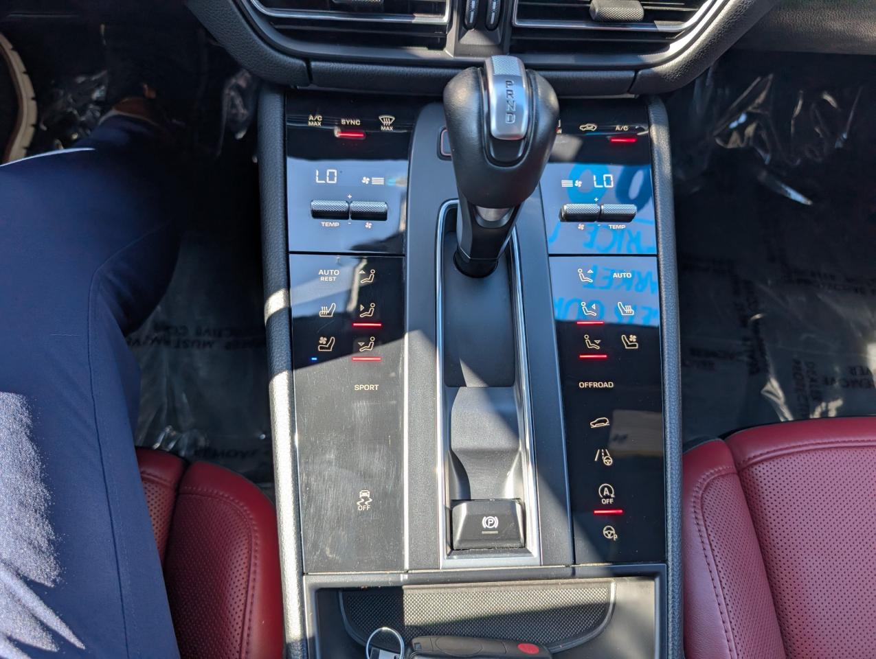 2022 Porsche Macan  Photo