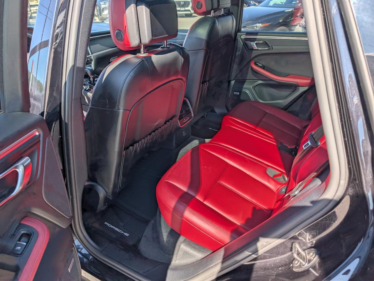 2022 Porsche Macan  Photo