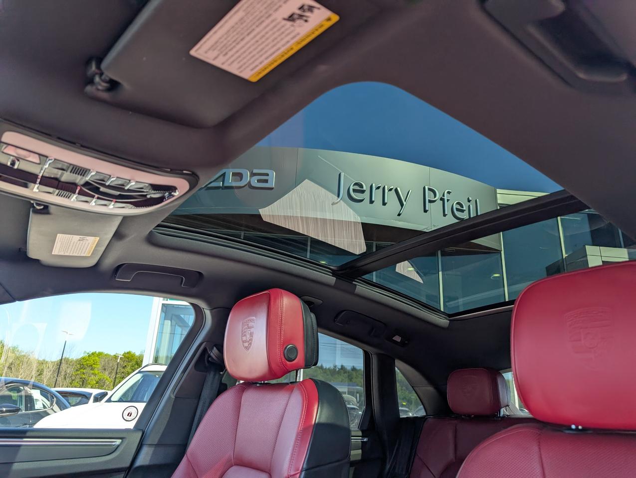 2022 Porsche Macan  Photo