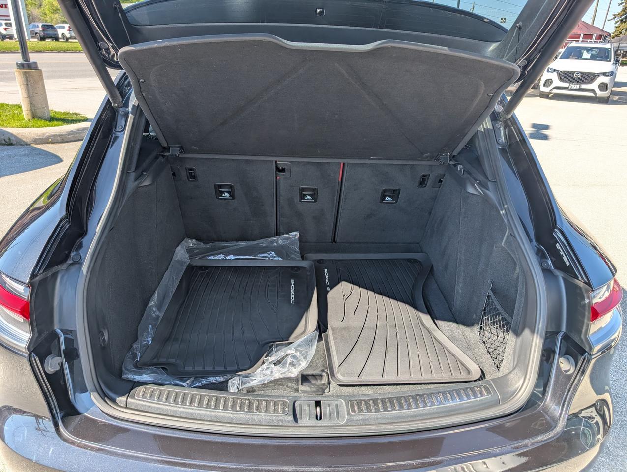 2022 Porsche Macan  Photo