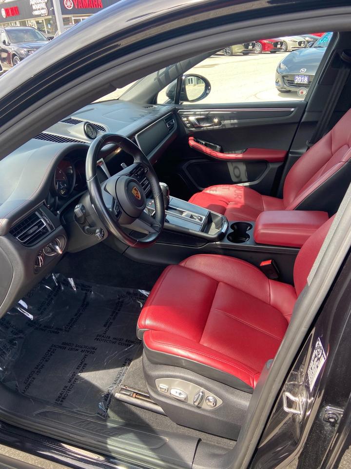 2022 Porsche Macan  Photo