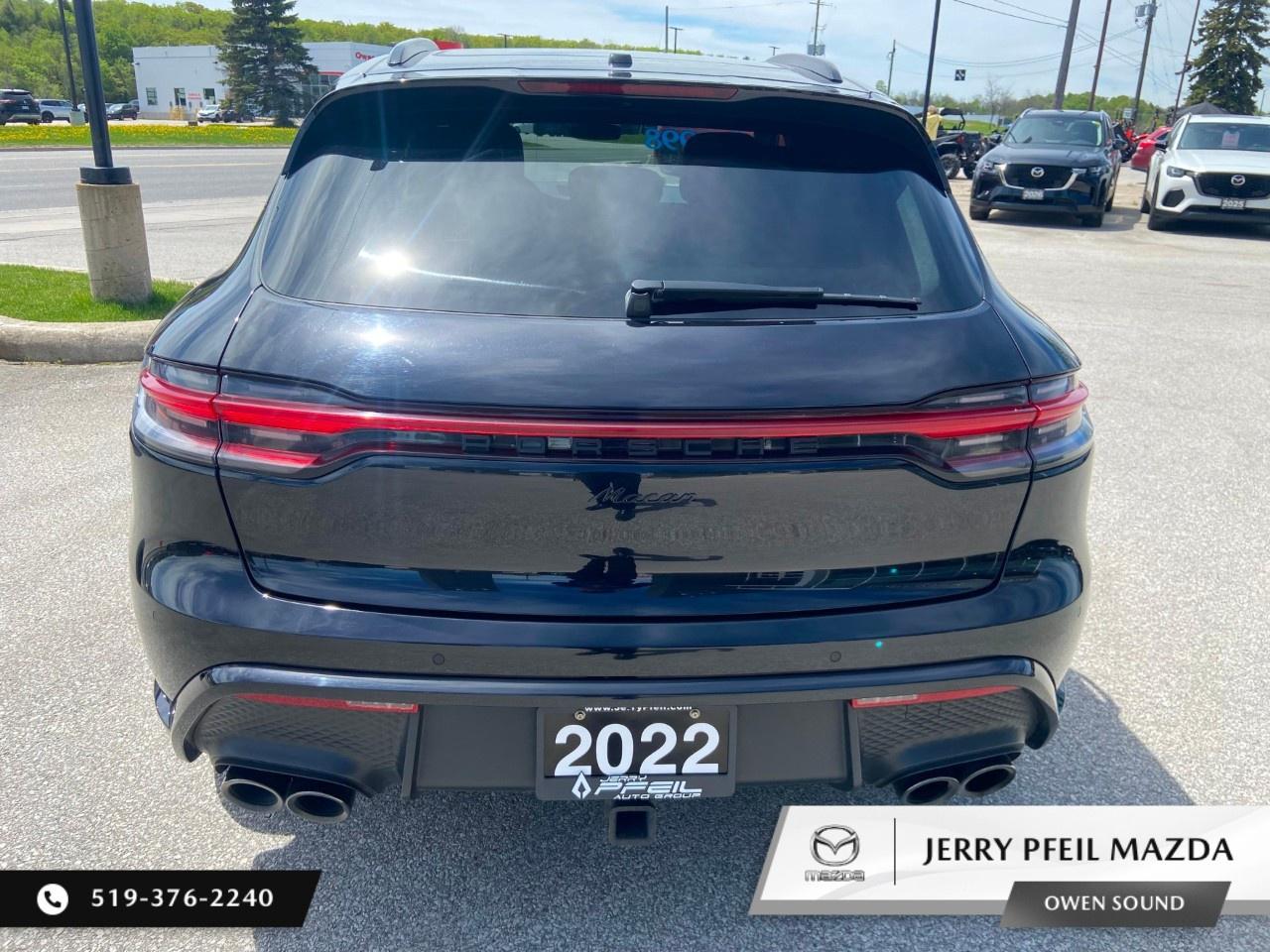2022 Porsche Macan AWD Photo