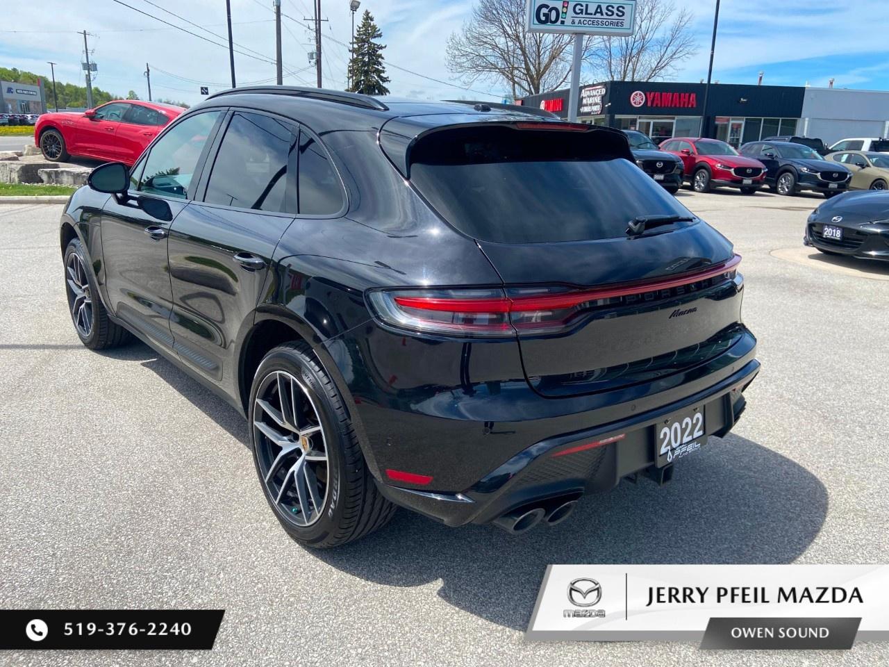 2022 Porsche Macan AWD Photo