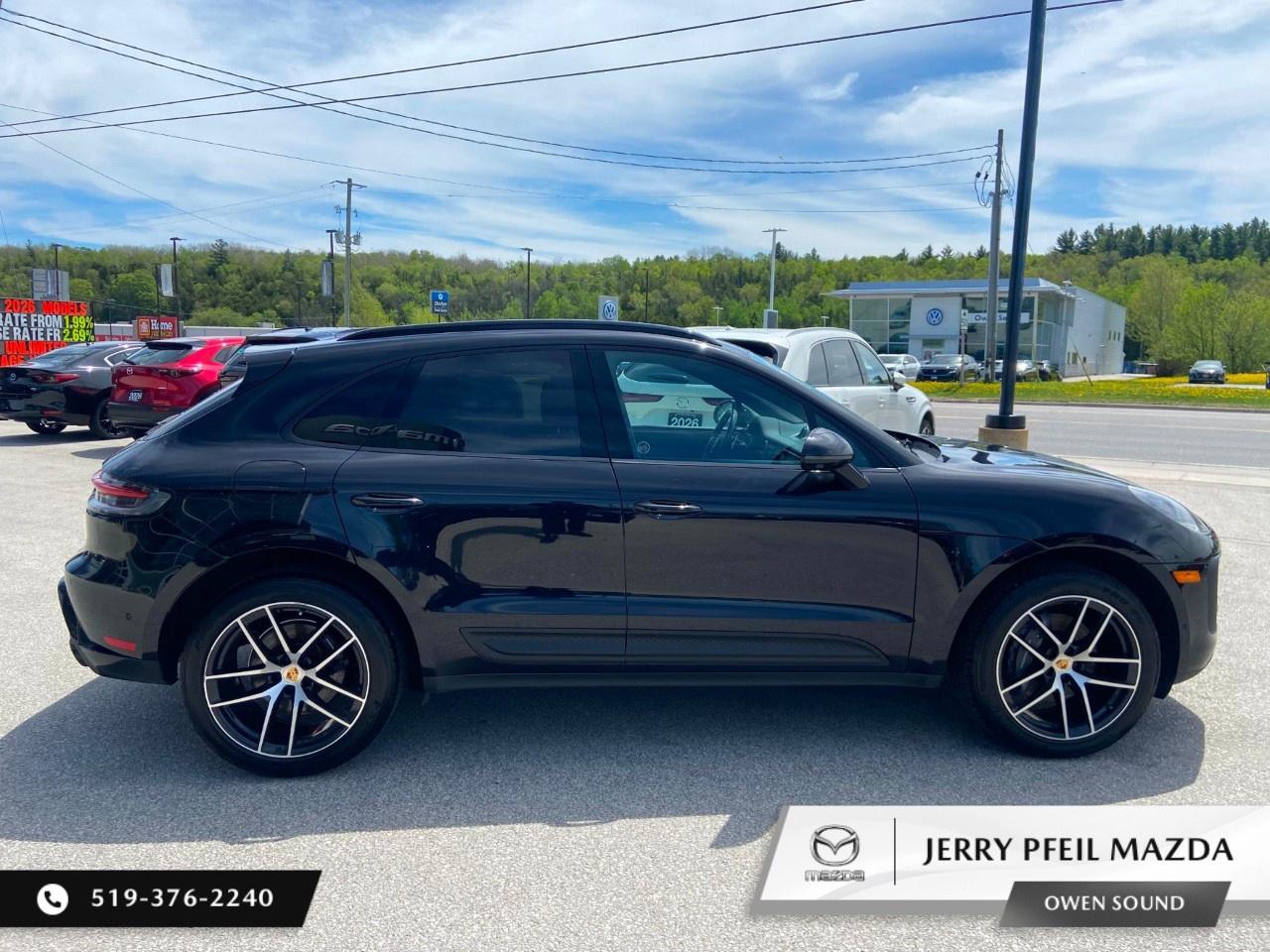 2022 Porsche Macan AWD Photo