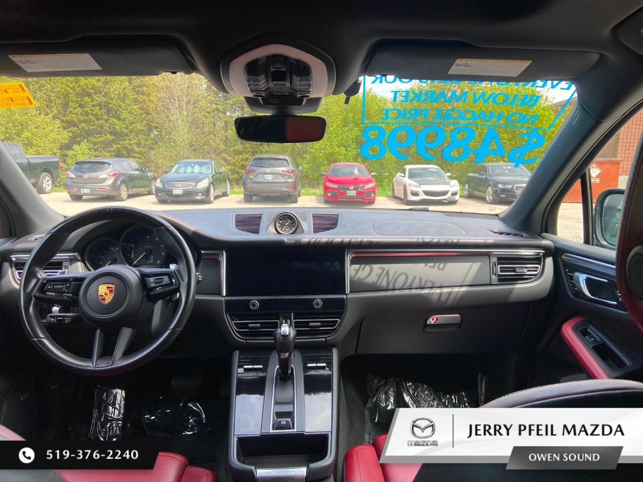 2022 Porsche Macan AWD Photo