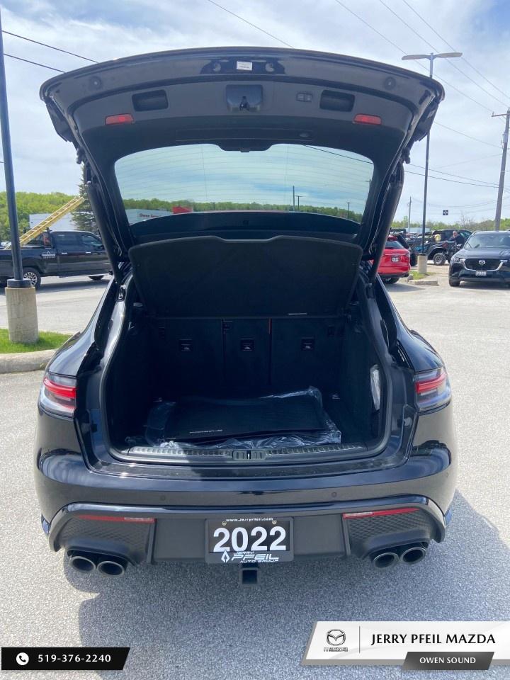 2022 Porsche Macan AWD Photo