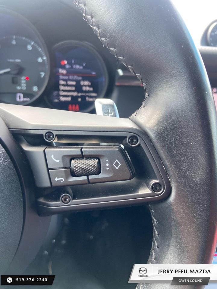 2022 Porsche Macan AWD Photo