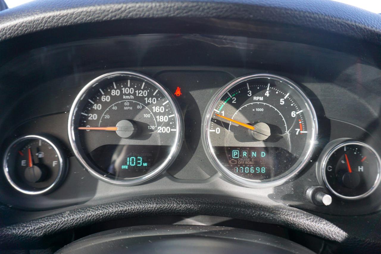2012 Jeep Wrangler V6 UNLIMITED SAHARA 4WD CERTIFIED *36 SERVICE HISTORY* BLUETOOTH CRUISE ALLOYS FOG LIGHT - Photo #29