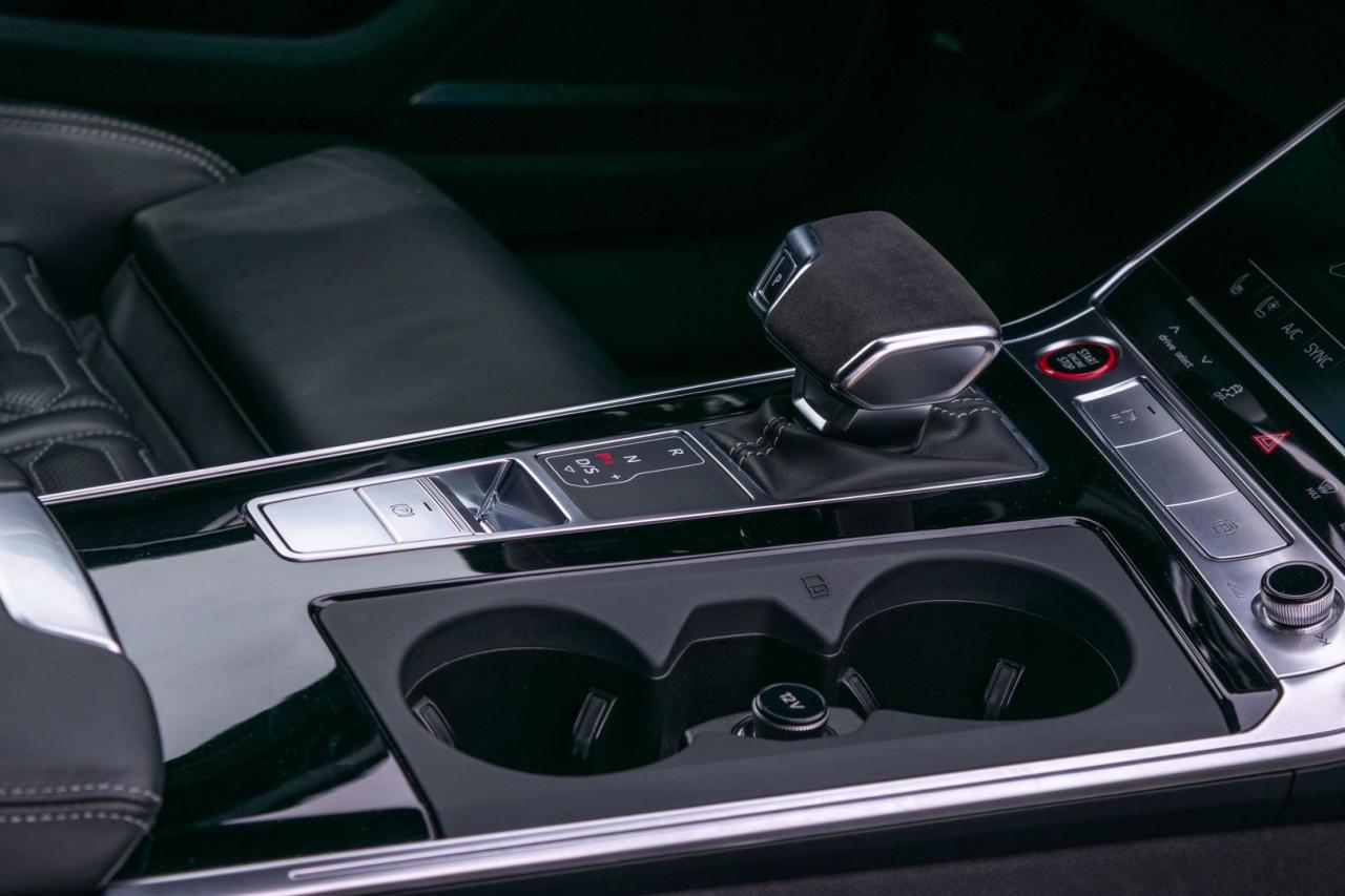 2021 Audi RS 6 Avant Quattro - Photo #17
