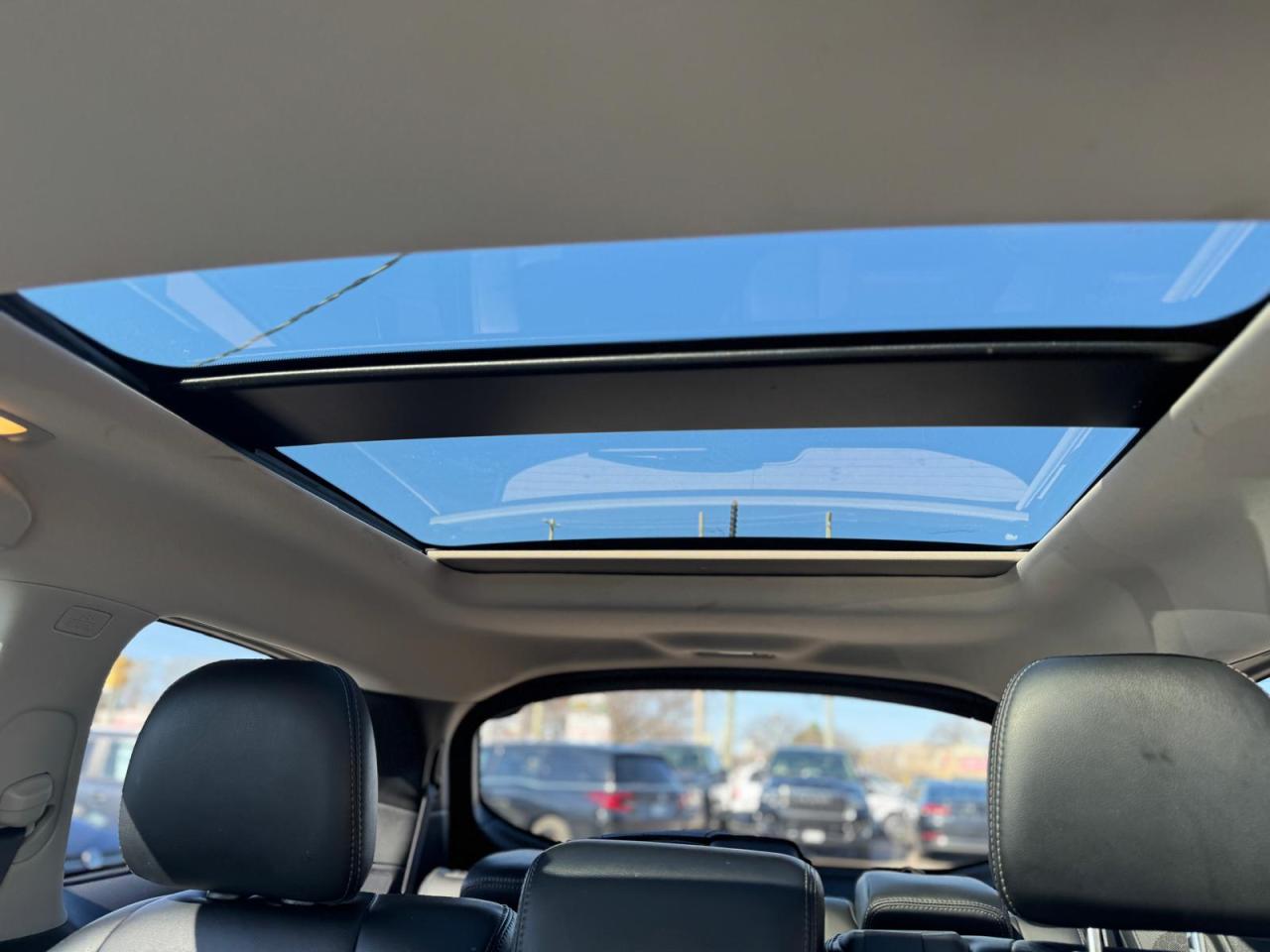 2015 Nissan Pathfinder 7 PASSS NAVI AWD PANORAMUC SUNROOF BLINDSPOT B-CAM - Photo #2