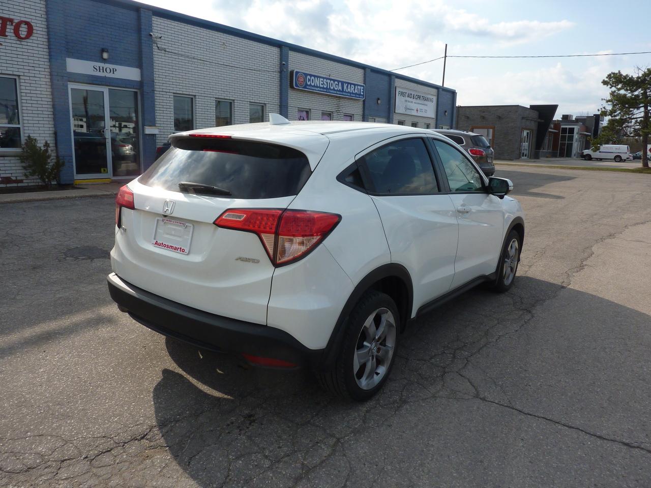 2017 Honda HR-V 4WD 4dr CVT EX Photo4
