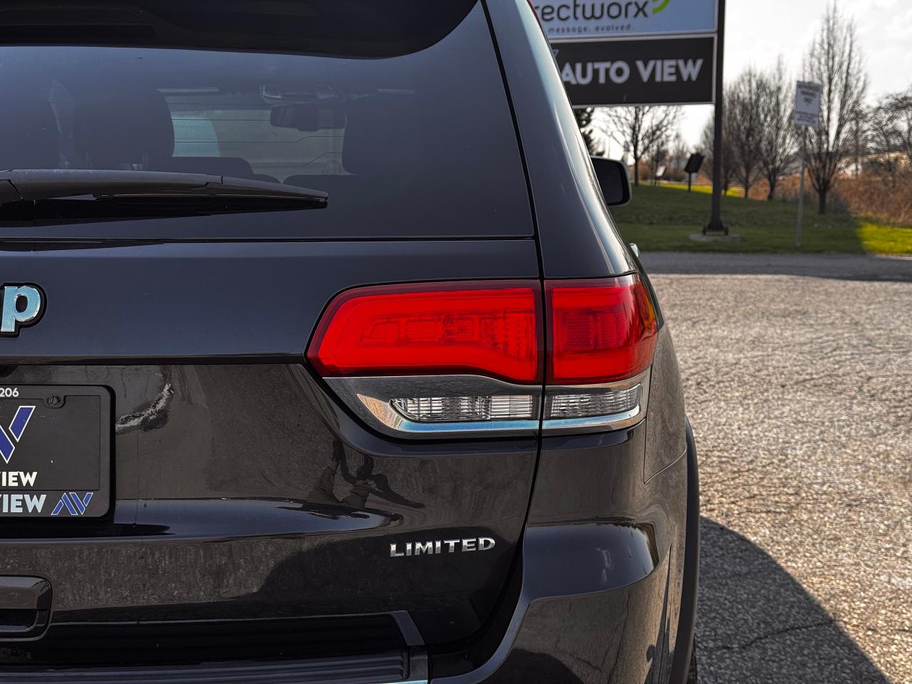 2016 Jeep Grand Cherokee Limited **CLEAN CARFAX**LOW KM'S** - Photo #14