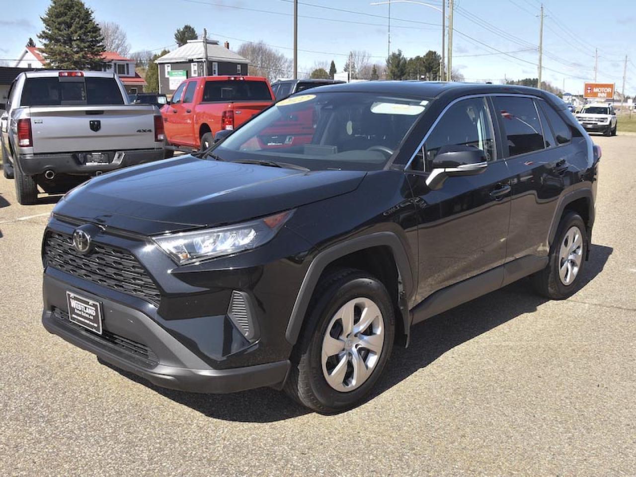 2022 Toyota RAV4 LE Photo3