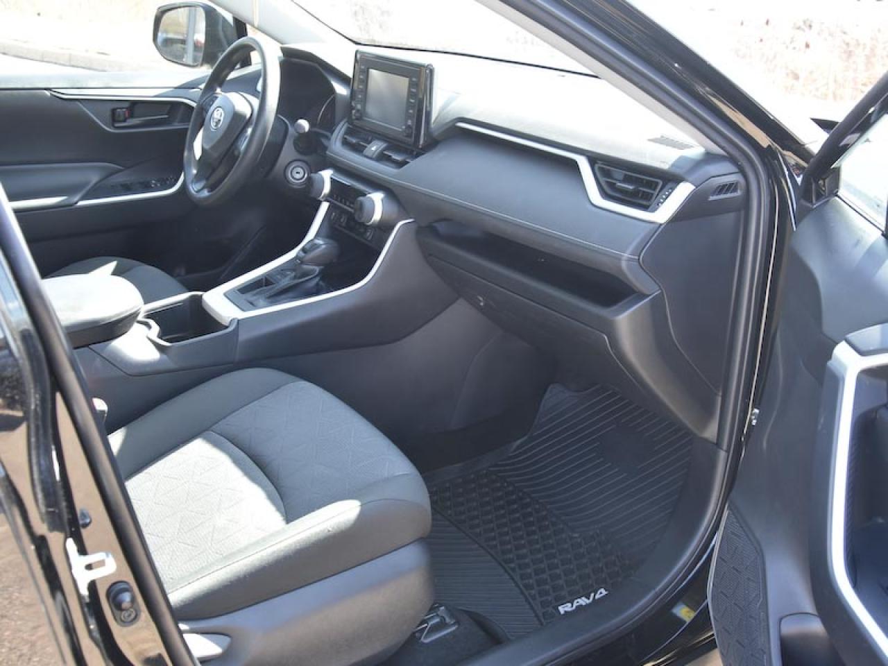 2022 Toyota RAV4 LE - Photo #7