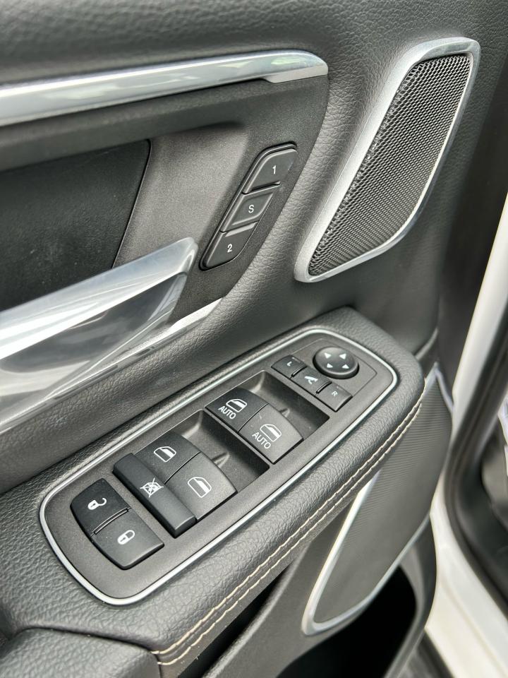 2023 RAM 1500 Laramie 4x4 Crew Cab 5'7" Box - Photo #10