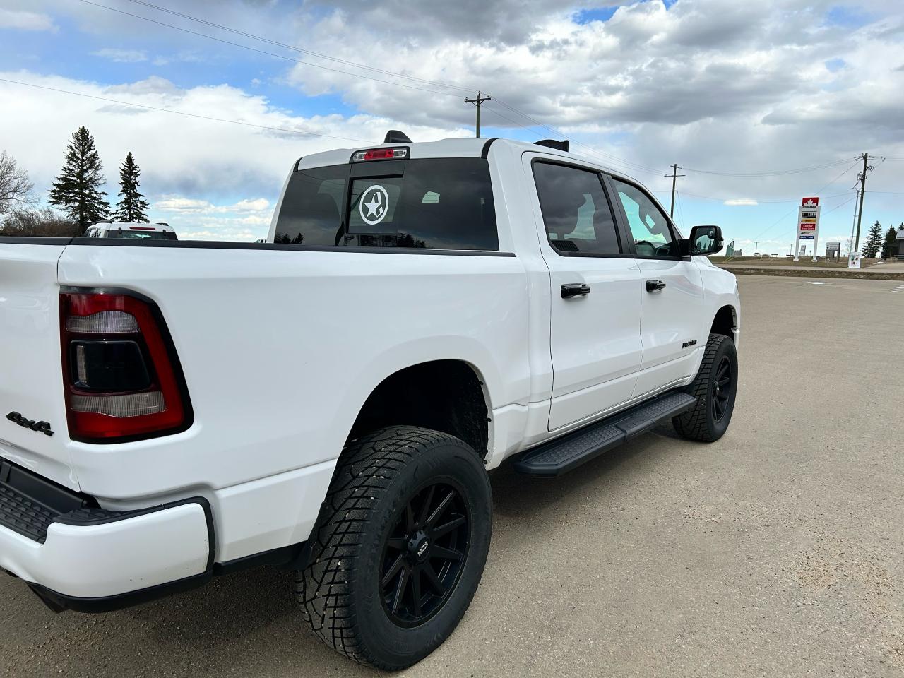2023 RAM 1500 Laramie 4x4 Crew Cab 5'7" Box - Photo #4