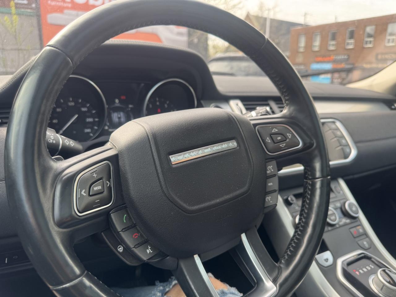 2016 Land Rover Evoque SE - Photo #8
