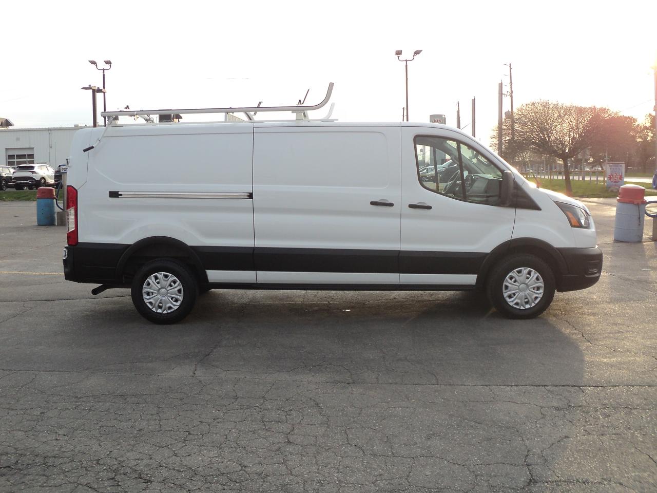 2021 Ford Transit Cargo Van T-250 LowRoof 148"WB 3.5L6cyl RWD BackUpCam Photo4